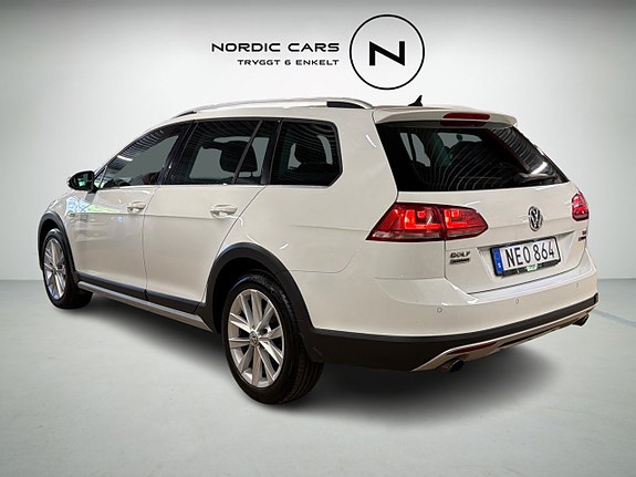 Volkswagen Golf Alltrack 2 of 5