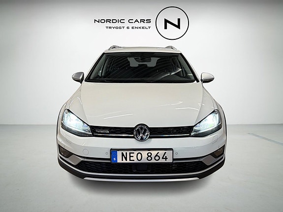 Volkswagen Golf Alltrack 3 of 5