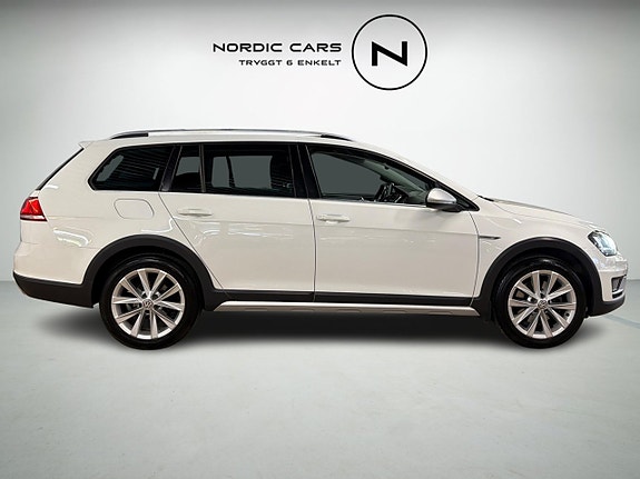 Volkswagen Golf Alltrack 4 of 5