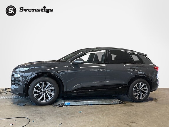 Audi Q6 e-tron 3 of 5