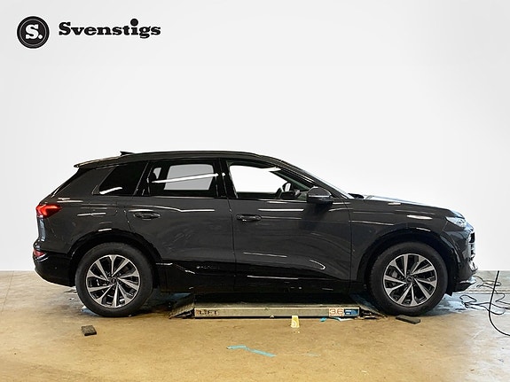 Audi Q6 e-tron 4 of 5