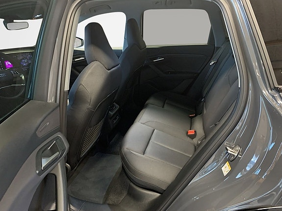 Audi Q6 e-tron 9 of 12