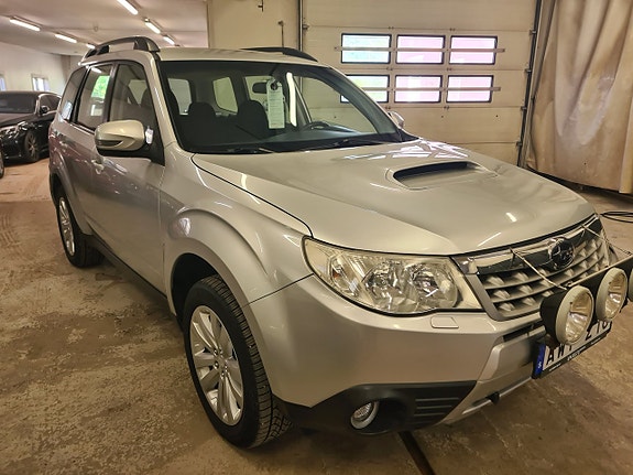 Subaru Forester 2 of 5