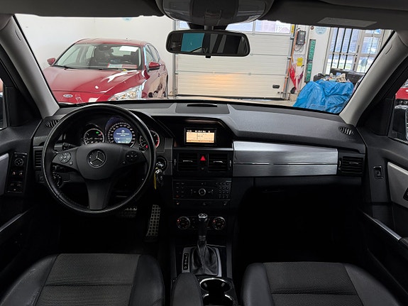 Mercedes-Benz GLK320 8 of 20