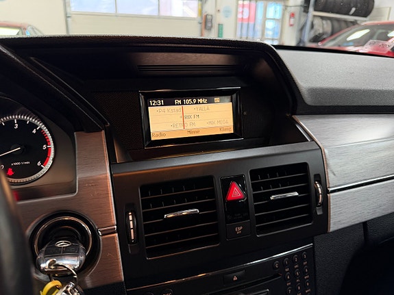 Mercedes-Benz GLK320 9 of 20