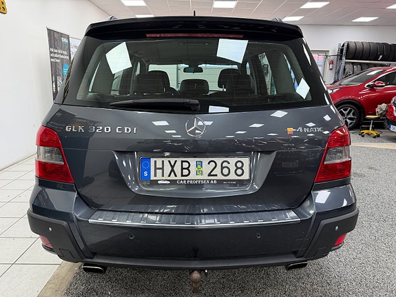 Mercedes-Benz GLK320 17 of 20