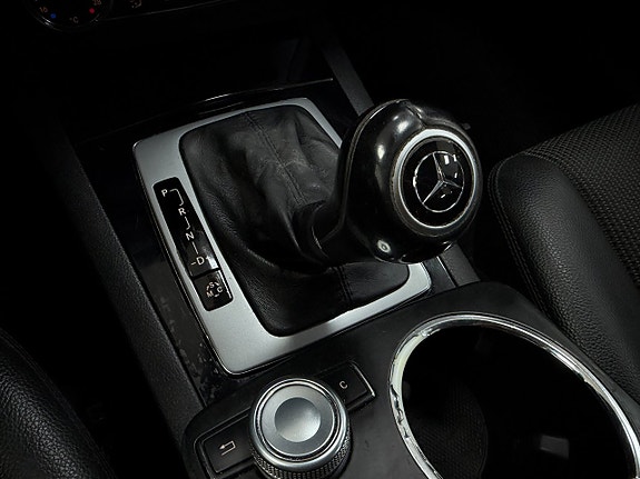 Mercedes-Benz GLK320 11 of 20
