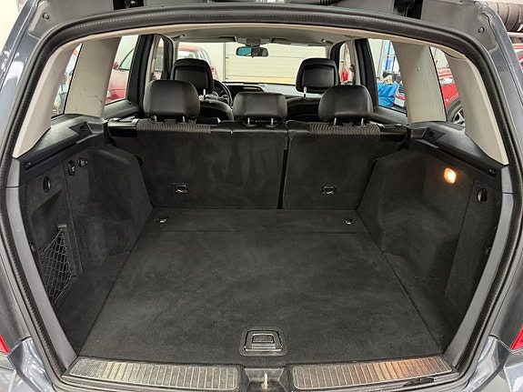Mercedes-Benz GLK320 18 of 20