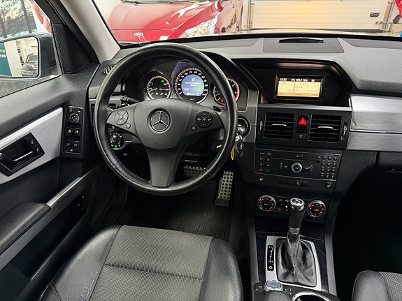 Mercedes-Benz GLK320 7 of 20