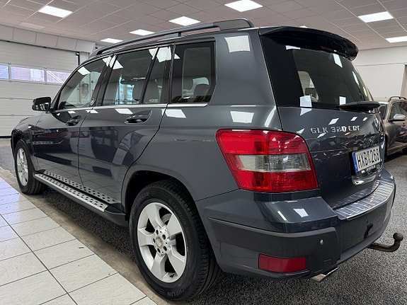 Mercedes-Benz GLK320 3 of 5