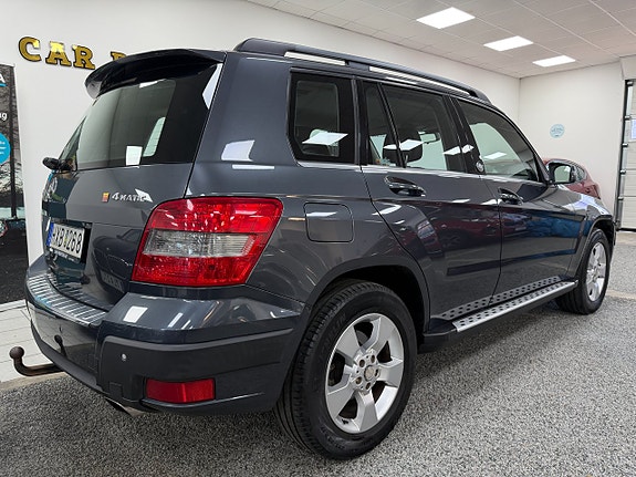 Mercedes-Benz GLK320 4 of 5
