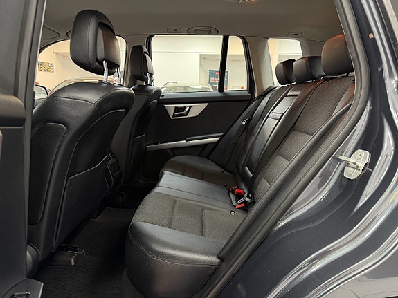 Mercedes-Benz GLK320 15 of 20