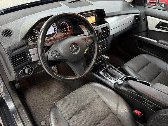 Mercedes-Benz GLK320 5 of 5