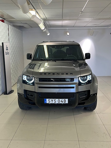 Land Rover Defender 110 2 of 5