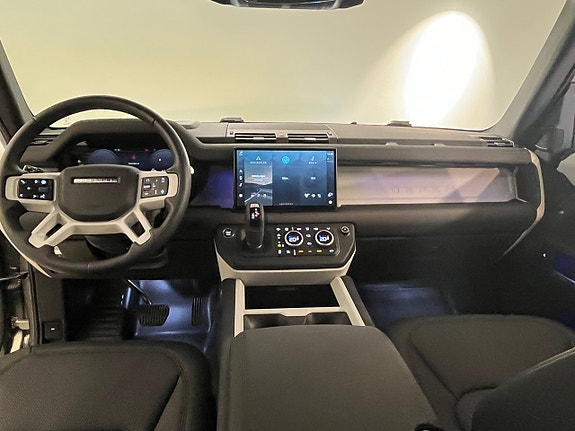 Land Rover Defender 110 4 of 5