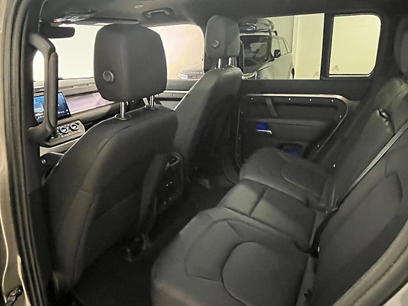 Land Rover Defender 110 5 of 5