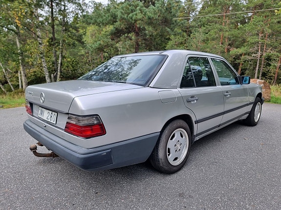 Mercedes-Benz 300 E 5 of 5