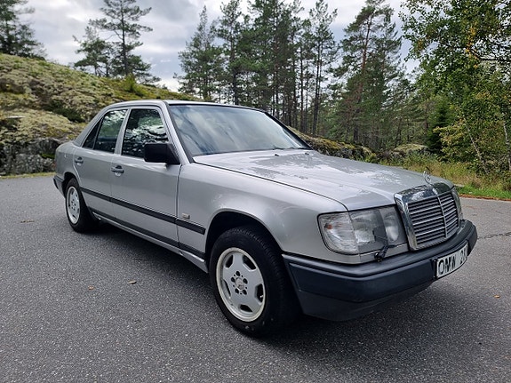Mercedes-Benz 300 E 3 of 5
