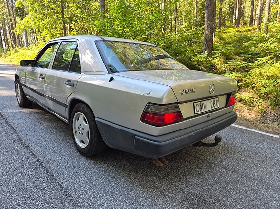 Mercedes-Benz 300 E 28 of 28
