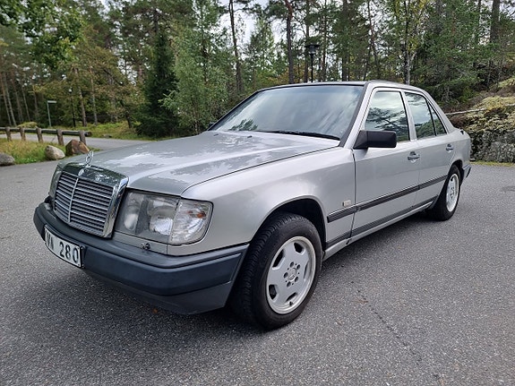 Mercedes-Benz 300 E