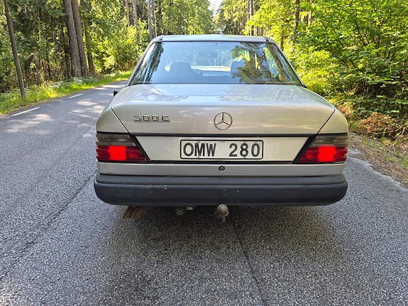 Mercedes-Benz 300 E 27 of 28