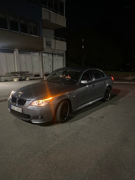BMW 520d 2 of 5