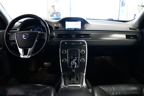 Volvo V70 8 of 24