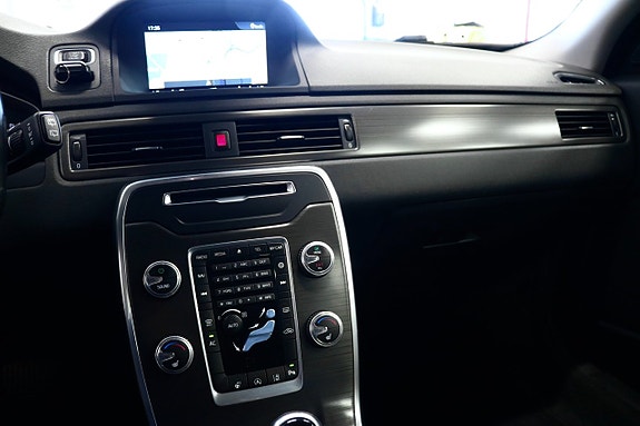 Volvo V70 13 of 24
