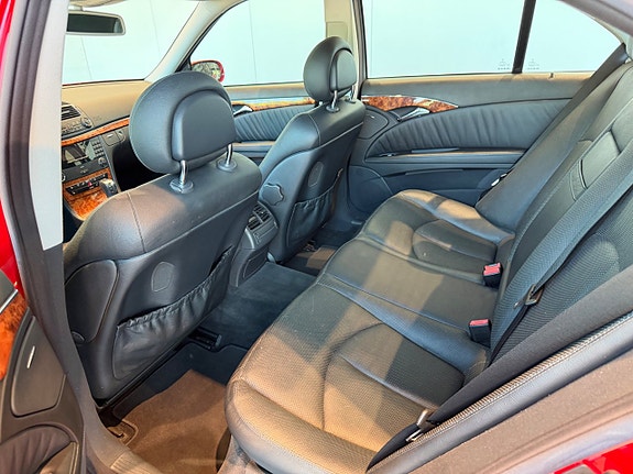 Mercedes-Benz E320 5 of 5