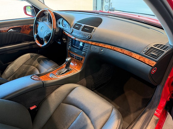 Mercedes-Benz E320 6 of 6