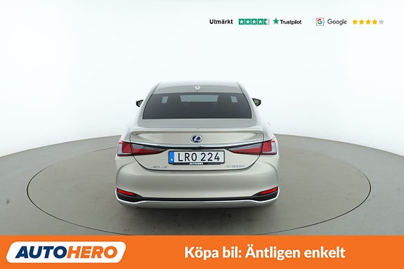 Lexus ES300h 3 of 30