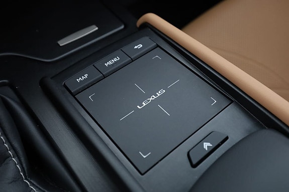 Lexus ES300h 26 of 30