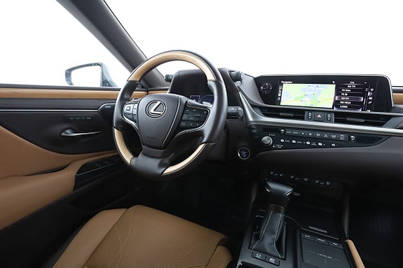 Lexus ES300h 12 of 30