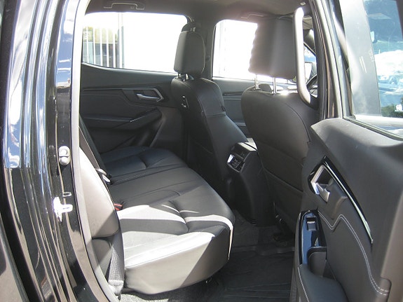 Isuzu D-max 8 of 14