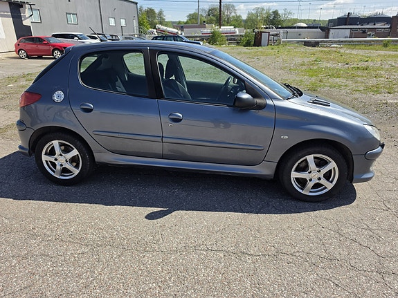 Peugeot 206 2 of 13