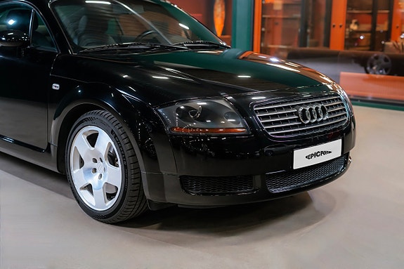 Audi TT 3 of 5