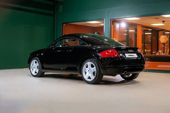 Audi TT 4 of 5