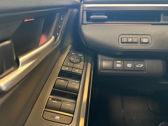 Subaru Solterra 17 of 24