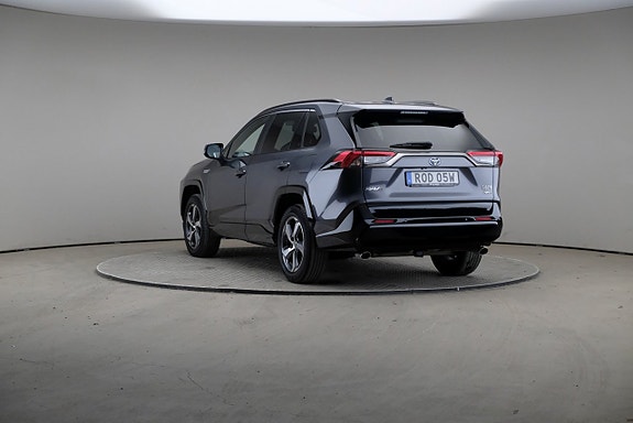 Toyota RAV4 Plug-in Hybrid 2 of 5