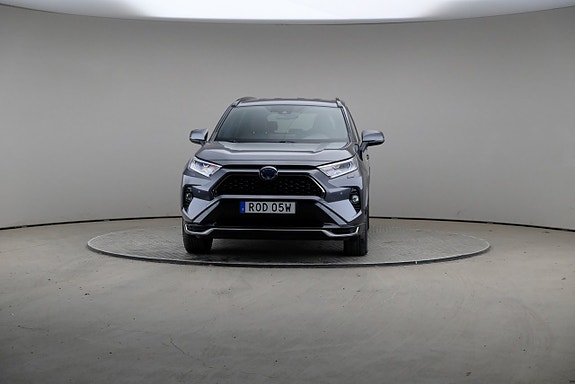 Toyota RAV4 Plug-in Hybrid 3 of 5