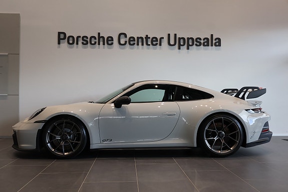 Porsche 911 GT3 2 of 5
