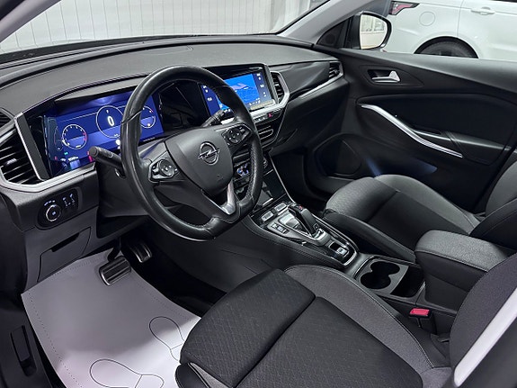 Opel Grandland X 12 of 26