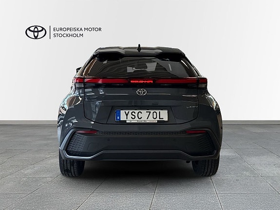 Toyota C-HR 4 of 5