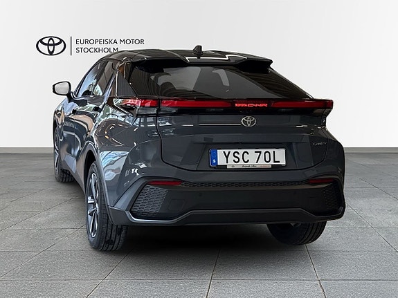 Toyota C-HR 2 of 5