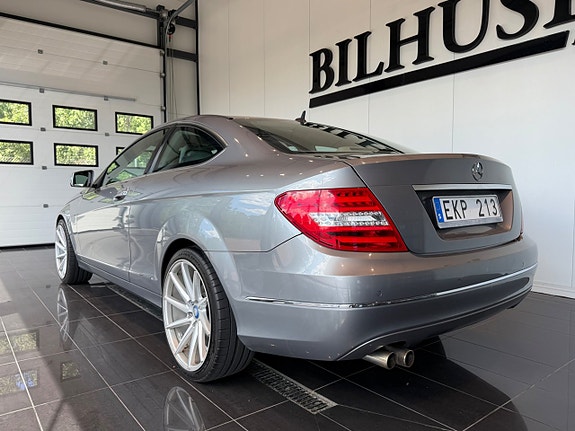 Mercedes-Benz C180 2 of 5
