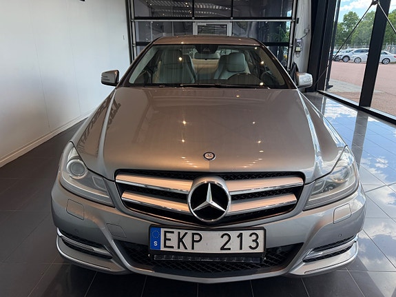 Mercedes-Benz C180 3 of 5