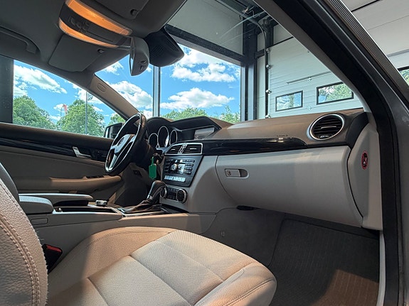 Mercedes-Benz C180 8 of 10