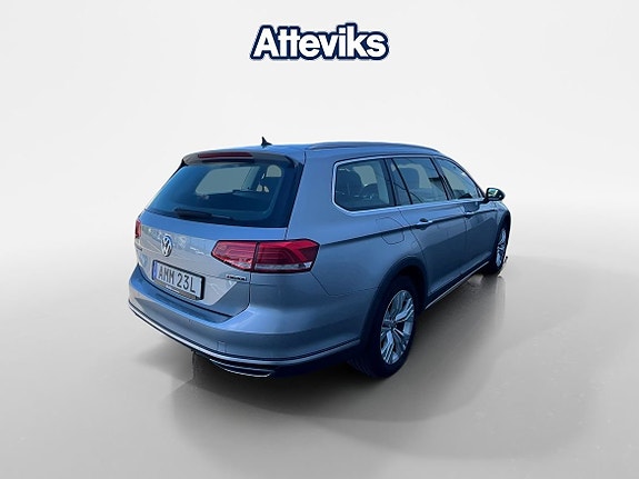 Volkswagen Passat Alltrack 3 of 5