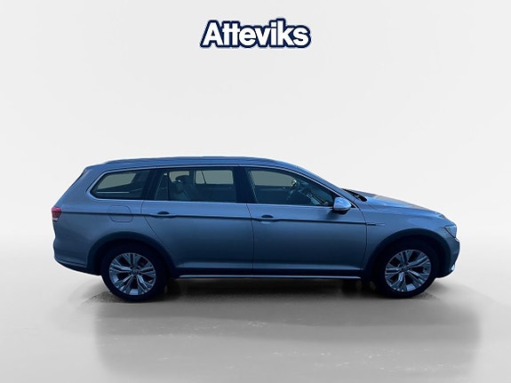Volkswagen Passat Alltrack 2 of 5