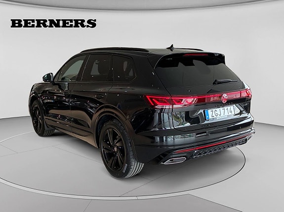 Volkswagen Touareg 3 of 5